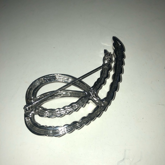 Vintage Trifari elegant J ribbon twist brooch,modernist statement brooch-used - Picture 2 of 5